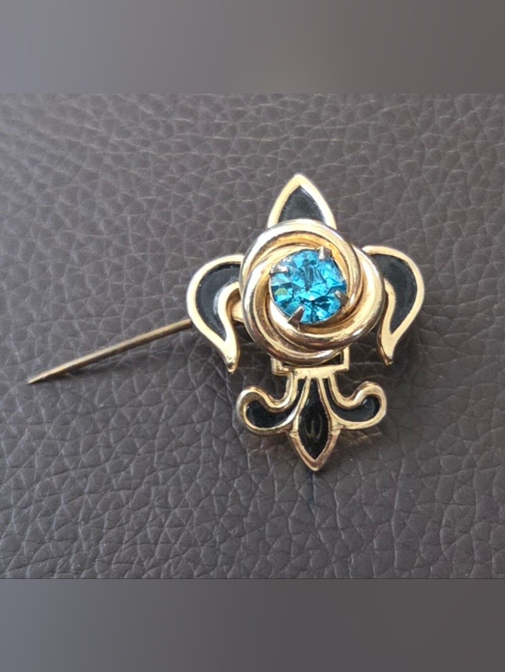 Gold Fleur-de-Lis, Aquamarine Crystal Pin. Converts to Pendant For Necklace. SC?